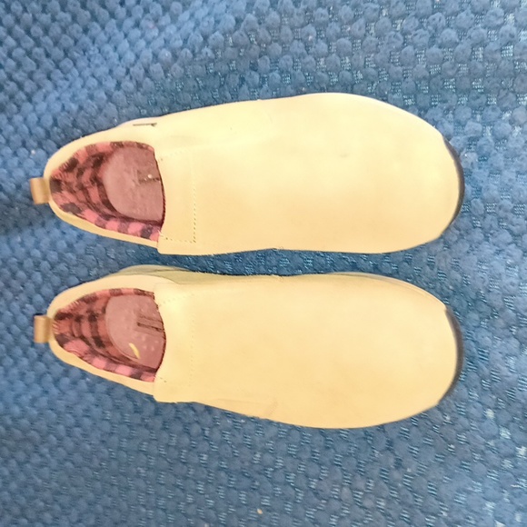 Skechers Shoes - Women's 10 Skechers suede slip-ons